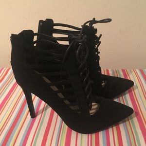 Black tie up closed toe heel